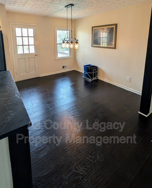 Building Photo - 1200 Creekwood Cove