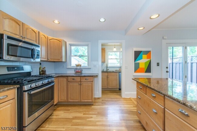Building Photo - 69 Gordonhurst Ave