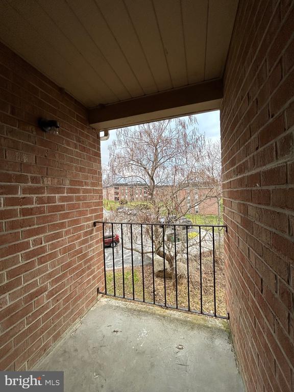 Building Photo - 3223 Valley Dr