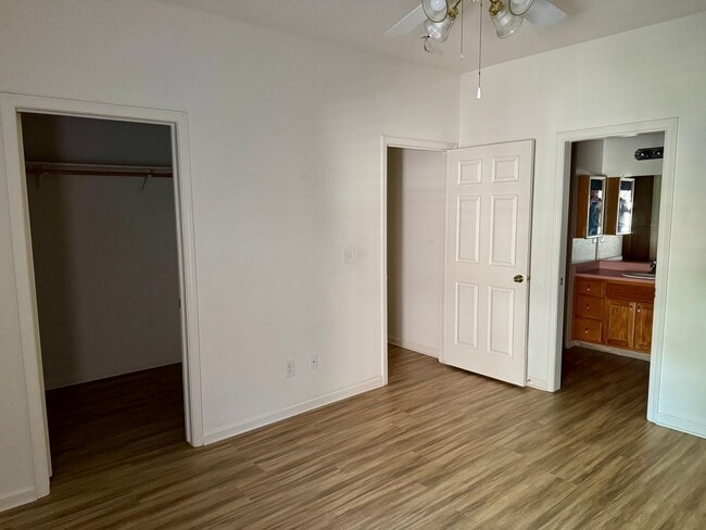 Building Photo - 3 Bedroom 2 Bath home with covered patio