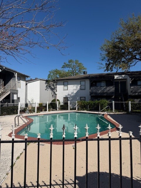 Building Photo - 7200 Clarewood Dr