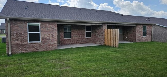 Building Photo - 6813 NW Trevy St