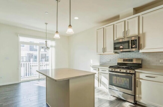 Building Photo - 4443 Monroe Ct
