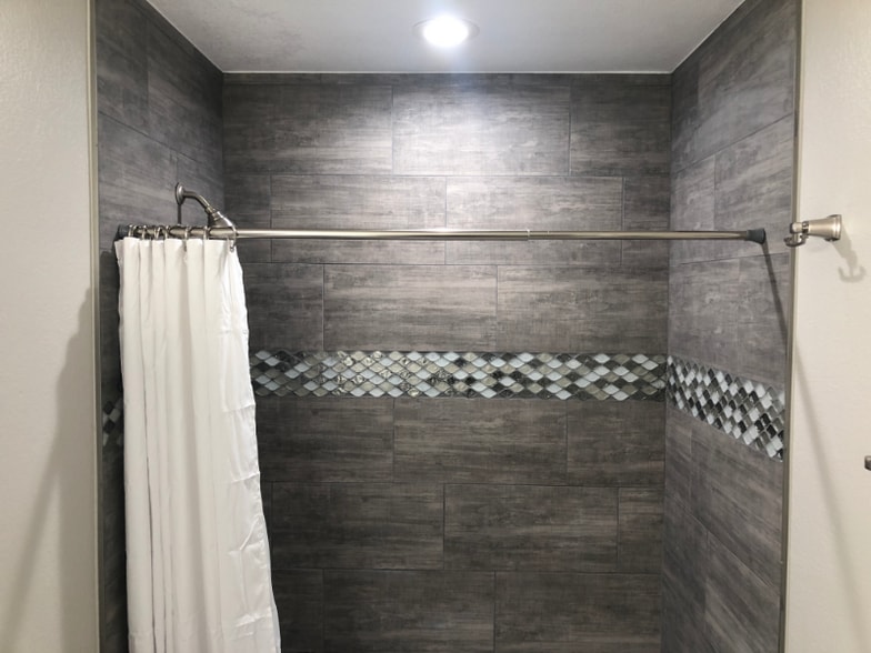 Building Photo - 2328 E 6th St