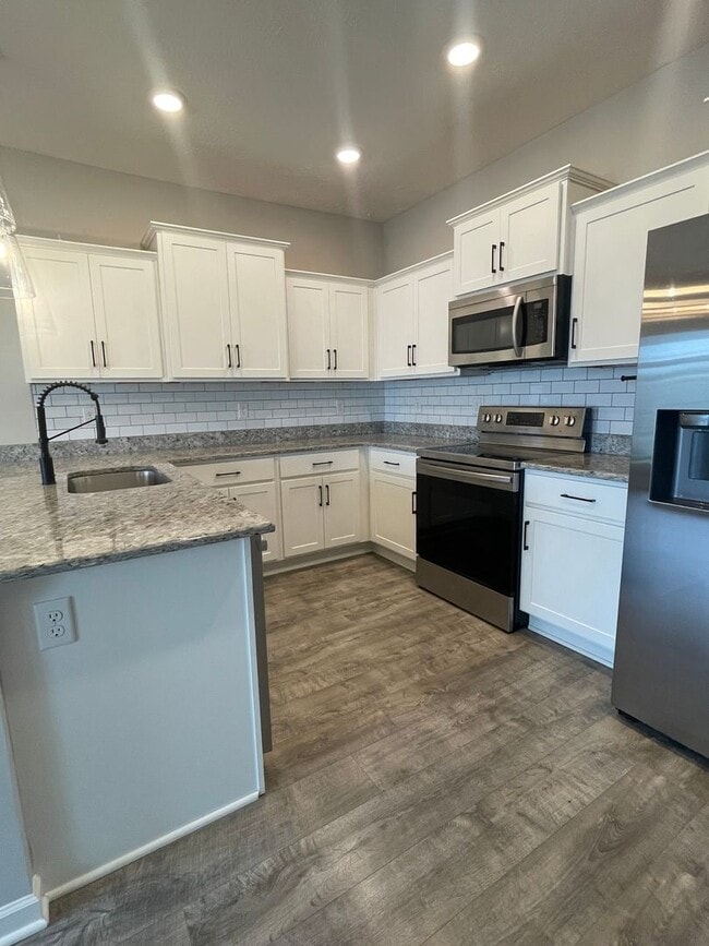 Building Photo - 4329 Doral Dr