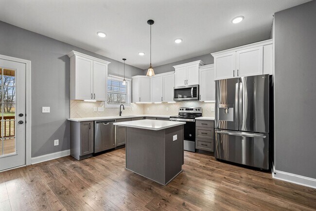 Building Photo - Pet Friendly Four Bedroom!