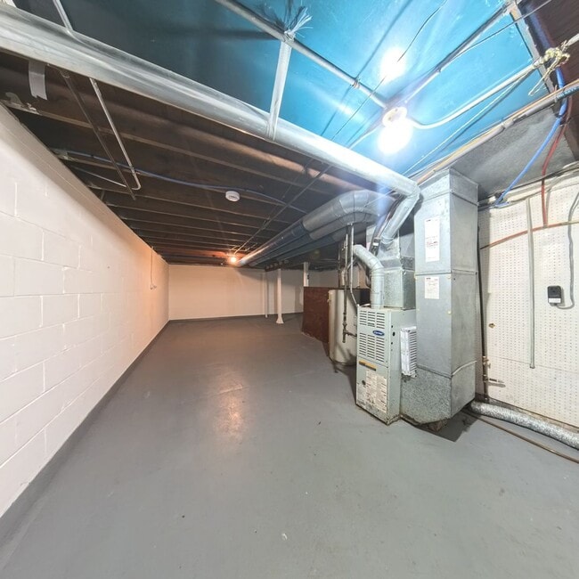 Building Photo - 2 Bedroom 2 Bathroom Home Available