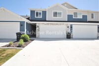 Building Photo - Golf, Parks & Home Sweet Home | Logan Utah Townhome