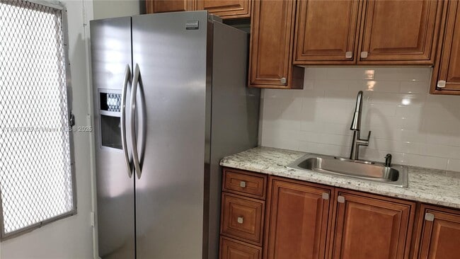 Building Photo - 4731 NW 10th Ct