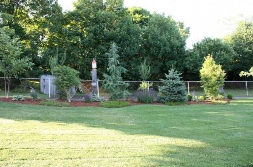 Building Photo - 12 Third School St