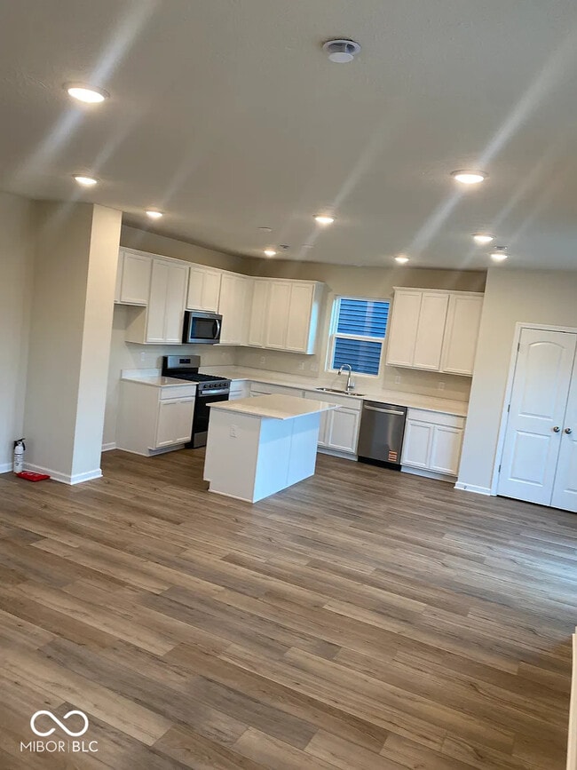 Building Photo - 3872 Riverstone Dr