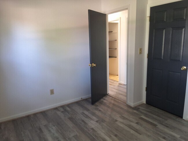 Building Photo - 111 Cherrywood Dr