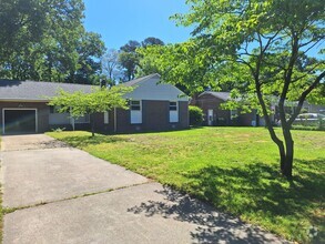 Building Photo - 3 bedroom /2 full bathroom- Yorktown