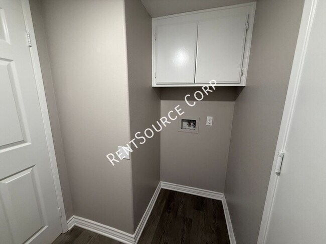 Building Photo - 40055 Castana Ln