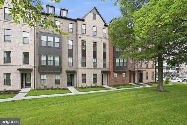 Building Photo - 4835 Bauhaus Sq