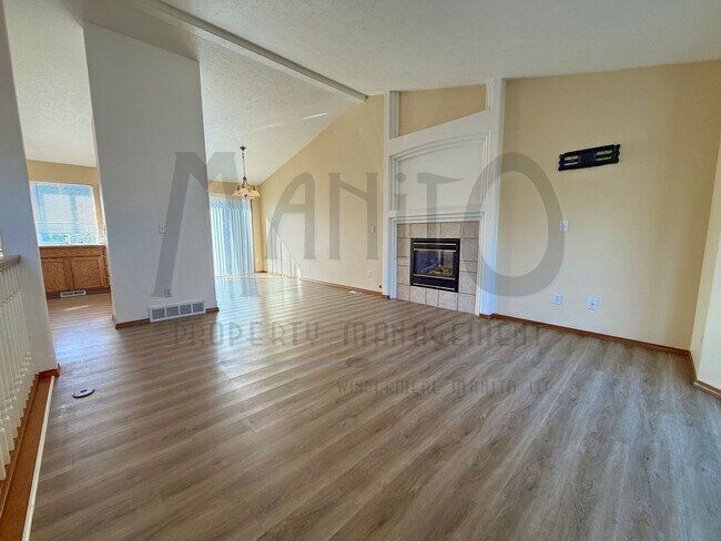 Building Photo - Beautiful Gleneden Heights Home