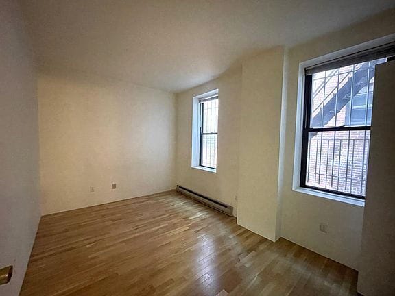 Building Photo - "Spacious 2-Bed, 2-Bath Gem with Hardwood ...