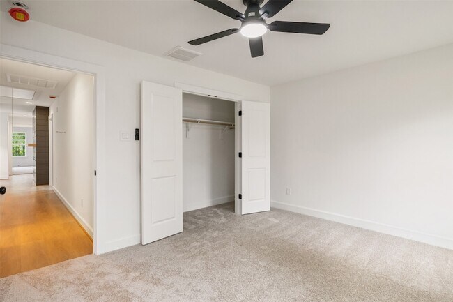 Building Photo - 884 Prosper St