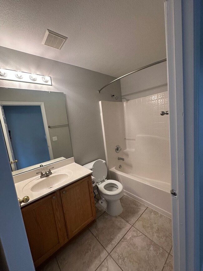 Building Photo - Coastal Living, Close to the Beaches, Comm...