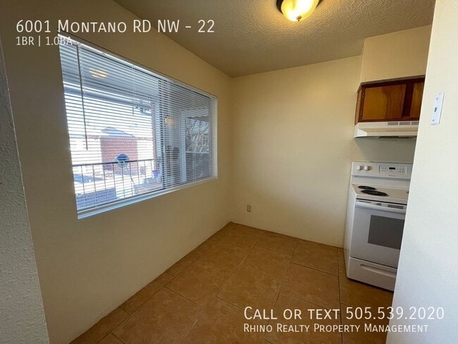 Building Photo - 6001 Montaño Rd NW