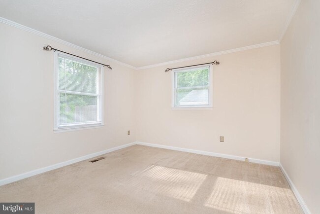 Building Photo - 60 Killdeer Ave