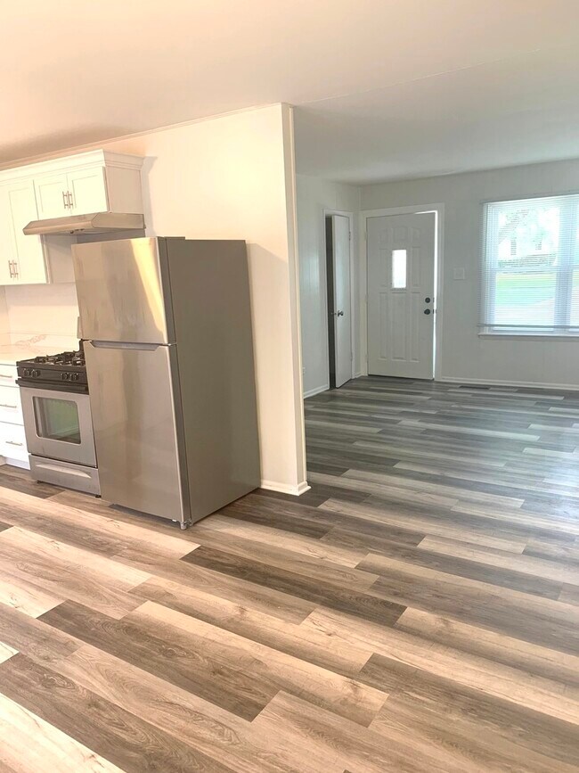 Building Photo - 1672 Evergreen Ave