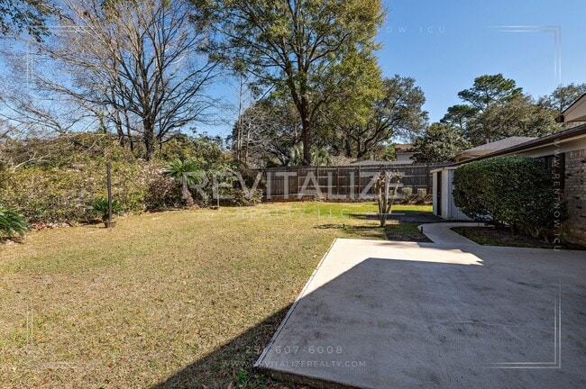 Building Photo - Immaculate 3BR / 2BA Home in Carriage Hills