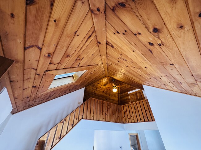 Building Photo - 240 Pine St