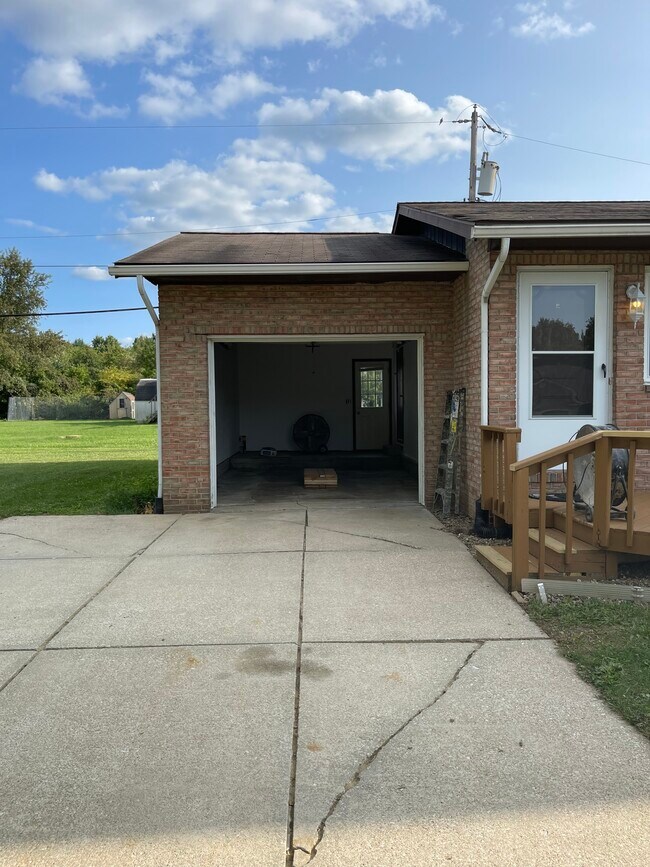 Building Photo - 1380 Beechnut Dr