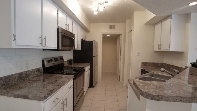 Building Photo - Beautiful 2/2 condo for rent next to Waterford Lakes Town Center and UCF