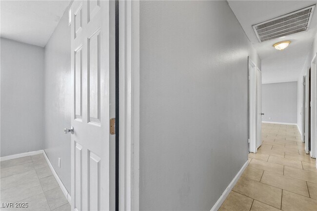 Building Photo - 2896 Klinger Cir