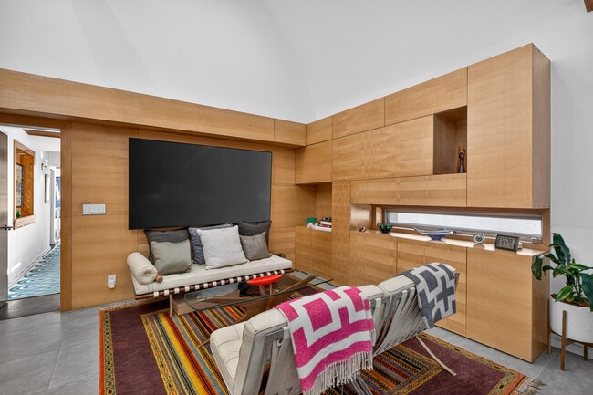 Building Photo - 219 Colton St