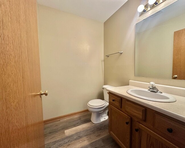 Building Photo - Charming Pewaukee Townhome with Modern Touches and Ample Space