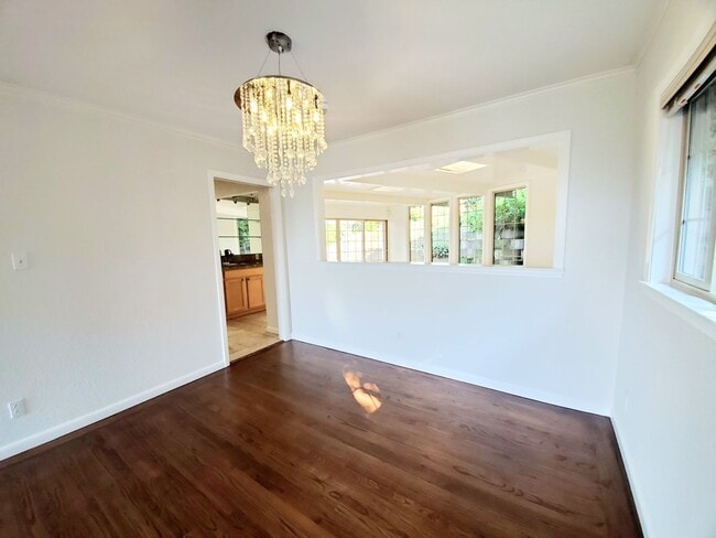 Building Photo - Hillsborough home with Bay views