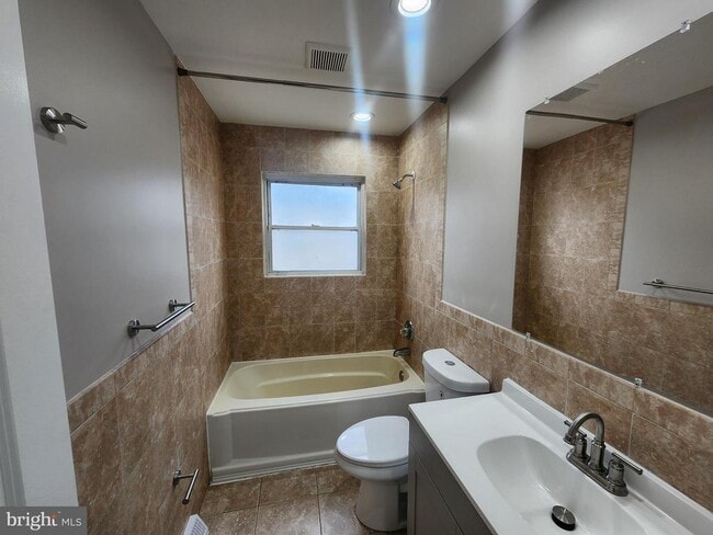 Building Photo - 1025 Kingsbury Rd