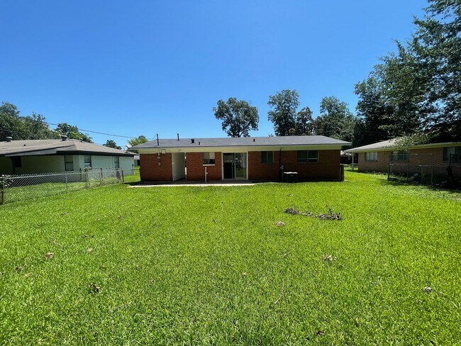 Building Photo - 4212 Elaine St