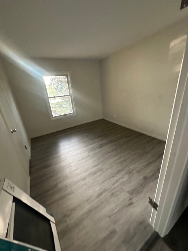 Building Photo - 595 W Elk Grove Blvd