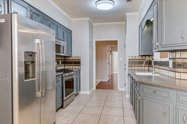 Building Photo - 1140 Parkside Trail