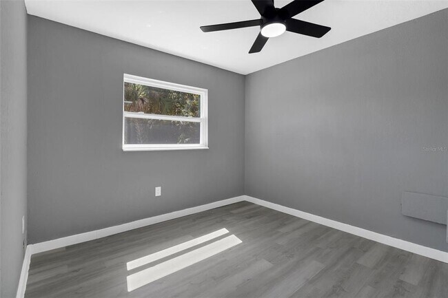 Building Photo - 315 Bayview St