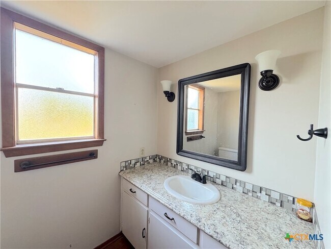 Building Photo - 850 Riviera Dr