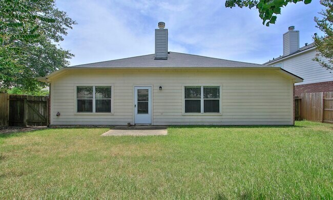Building Photo - 8730 Cedar Walk Dr