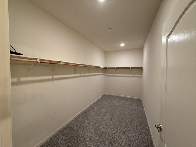 Building Photo - Single story home in with large backyard!