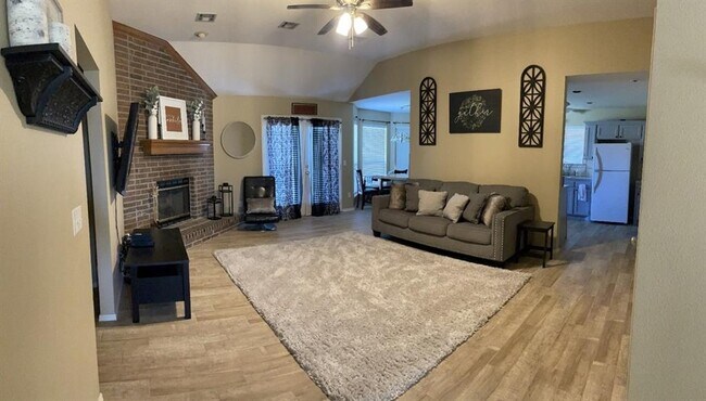 Building Photo - 10413 NW 45th St