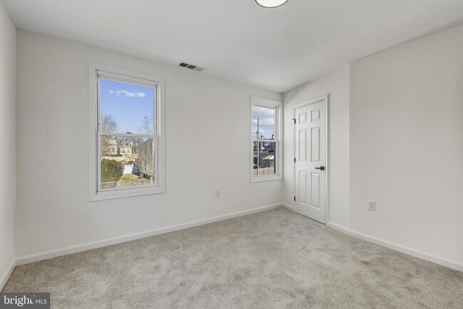 Building Photo - 507 Washburn Ave