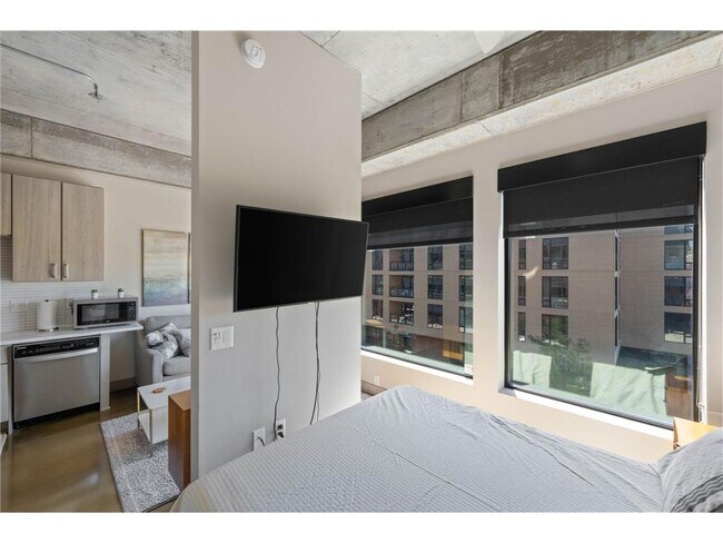 Building Photo - 728 N 3rd St