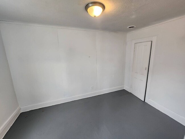 Building Photo - 521 W 14th St