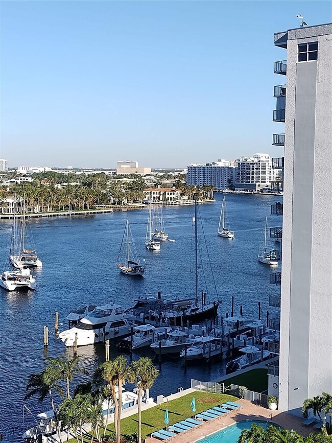 Building Photo - 100 S Birch Rd