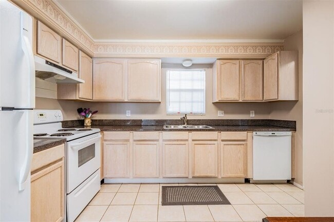 Building Photo - 1706 Belleair Forest Dr