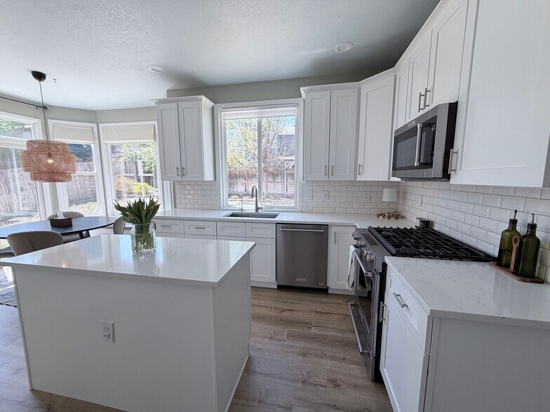 Building Photo - 5381 S Dunkirk Way