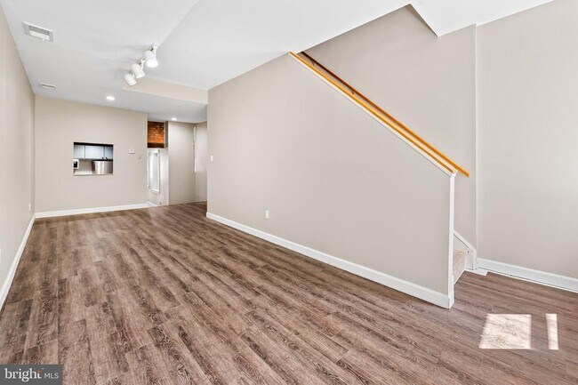 Building Photo - 731 S Bond St
